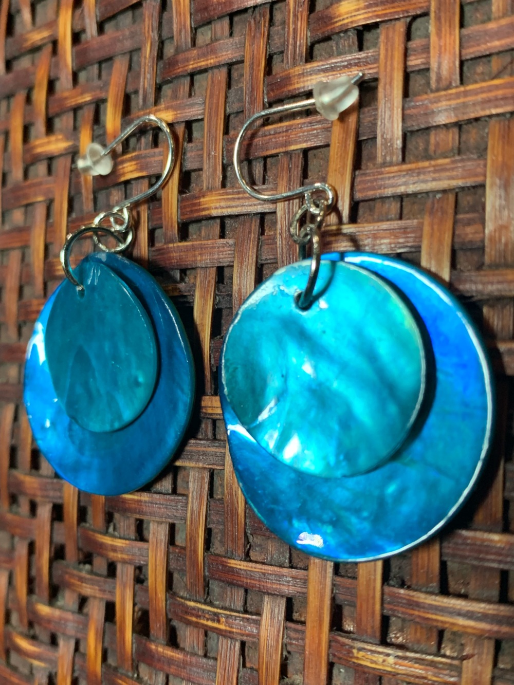 Blue shell dangle earrings - Picture 2 of 5